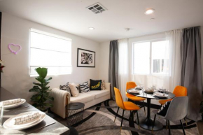 Spacious Luxury Villas in the heart of LA! Free parking and Jacuzzi